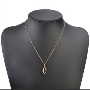 VSCO Gold Puka Shell Necklace